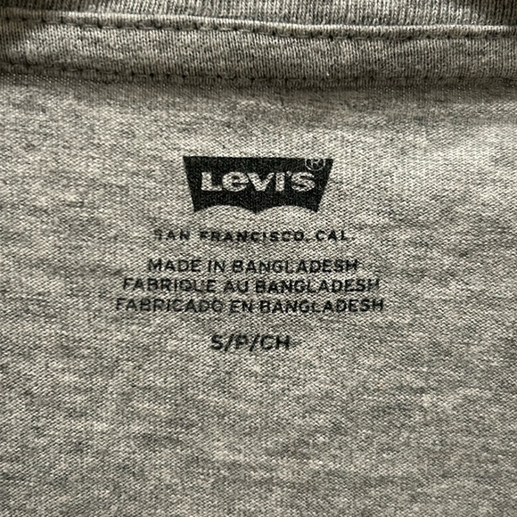 Levi’s Tee - Picture 2 of 2